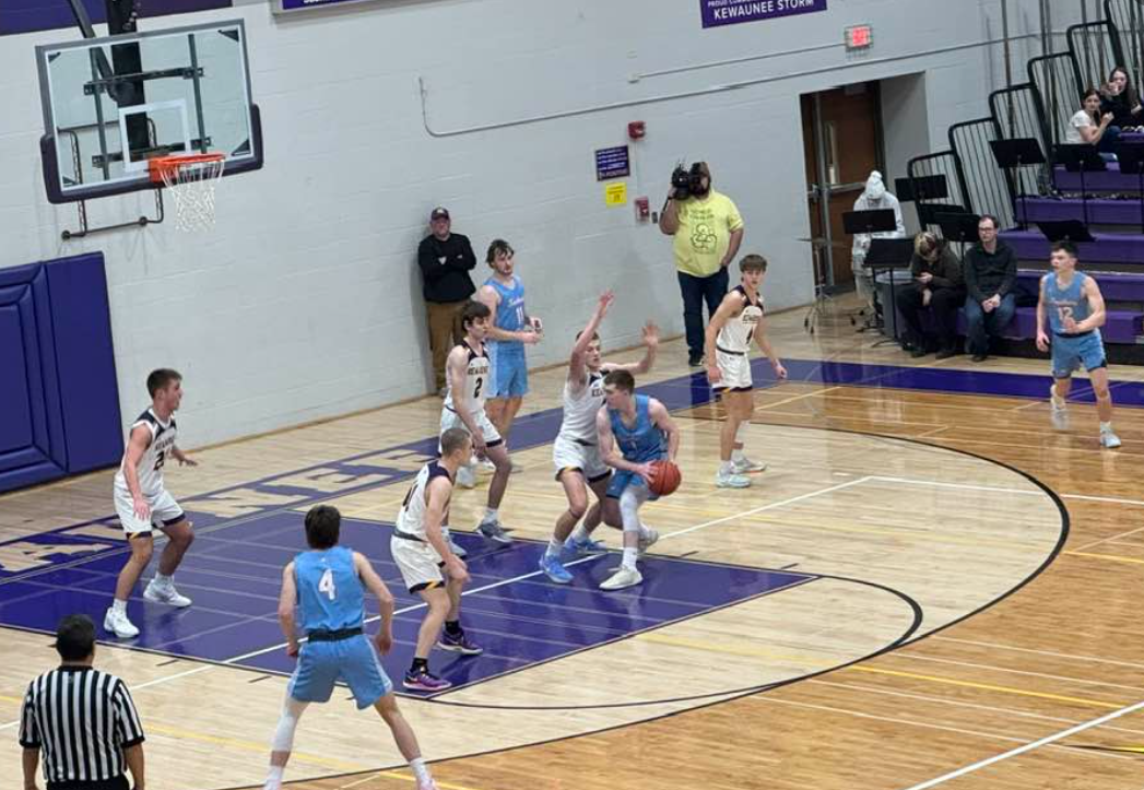 Eagles host Pioneers on U102.1
